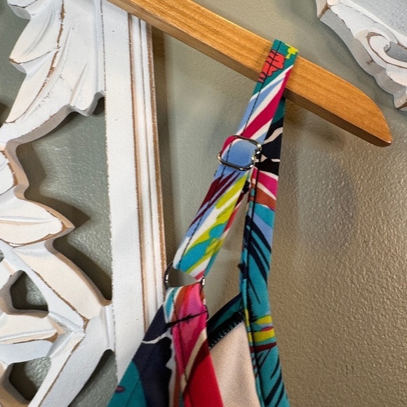 Aqua Green V Neck One Piece Tummy Control NWT Medium Adjustable Straps - Picture 5 of 8